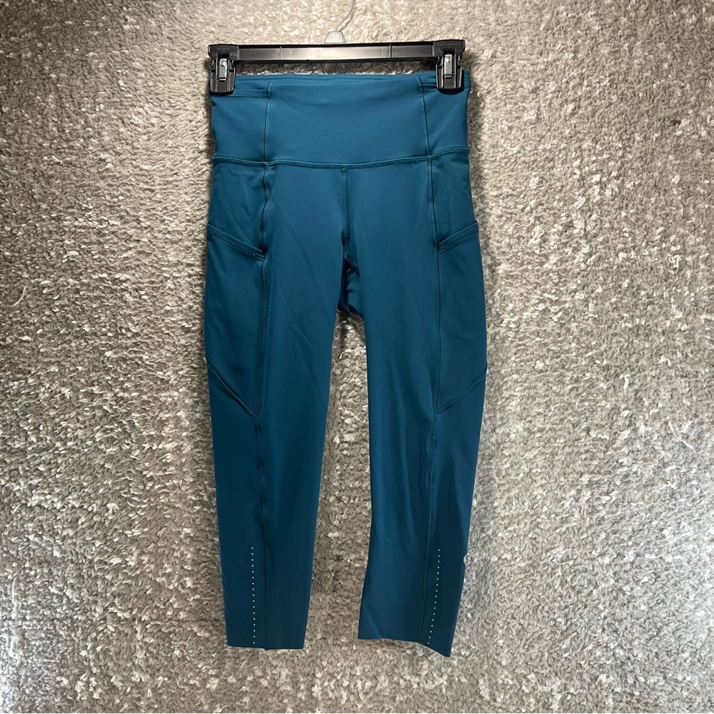Lululemon Fast Free Crop‎ 18" Teal Blue Pockets Sports Size 4 Reflective
